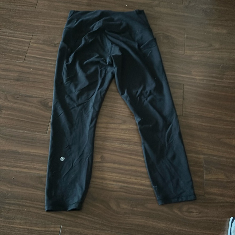 Lululemon black leggings with pockets.
